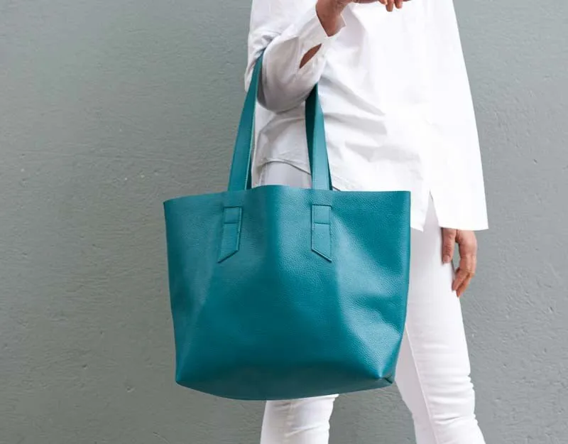 Calisto tote bag - Petrol blue pebbled leather